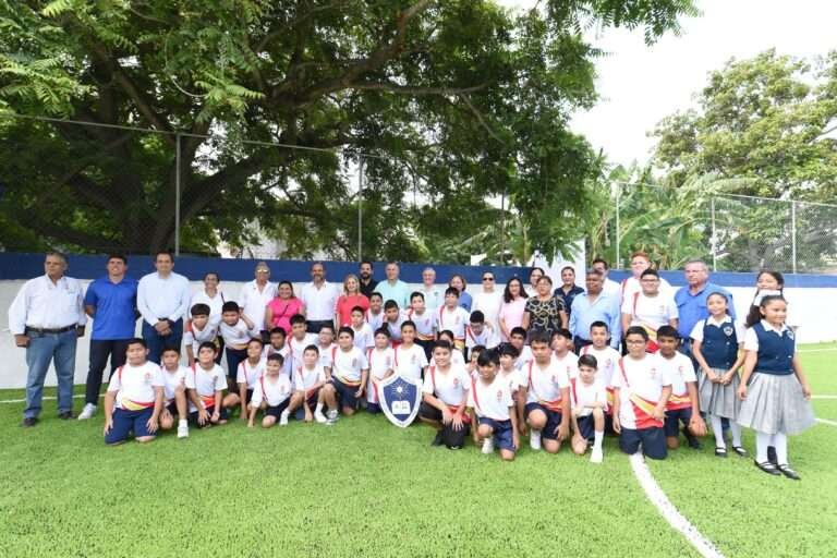 Entrega Chucho Nader Moderna Cancha de Pasto Sintético*