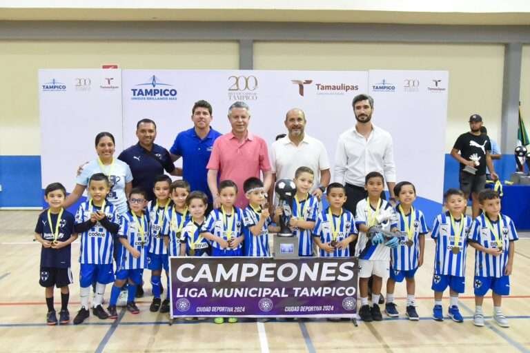 Cumple Chucho Nader con los Deportistas de Tampico