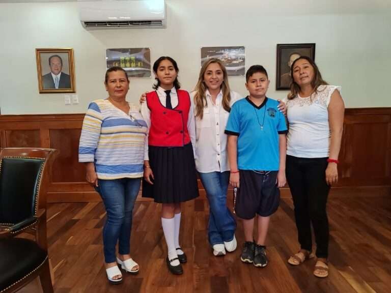 Maritza González Ortiz reconoce destacada participación de alumnos en olimpiada estatal.