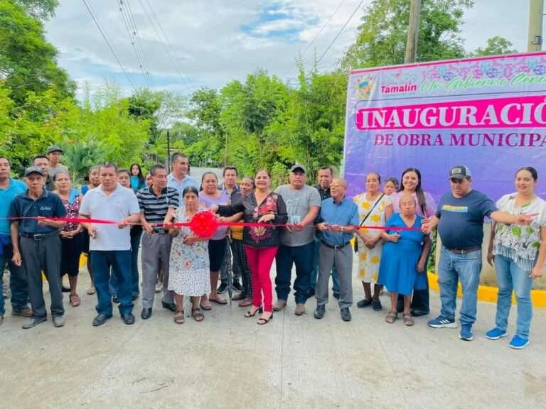 INAUGURA ERIKA BURGOS PAVIMENTACIÓN DE TRES CALLES EN CARMONA Y VALLE 