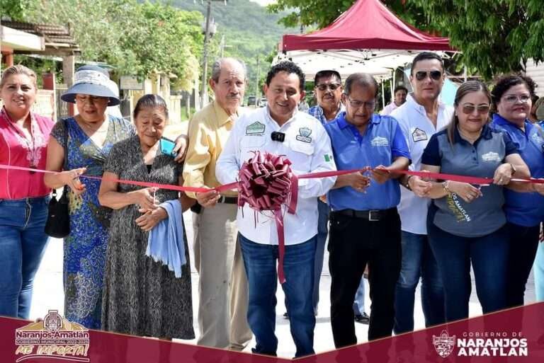CUMPLE ALCALDE DE NARANJOS CON ENTREGA DE MAS CALLES PAVIMENTADAS 