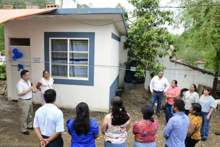 Inaugura  JGA cuartos dormitorio y captadores de agua en la Gutiérrez Barrios
