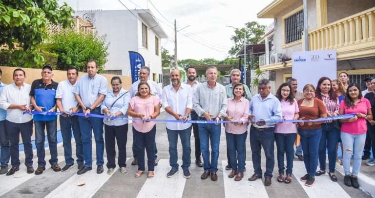 Inaugura Chucho Nader nueva obra de pavimentación en la colonia Otomí