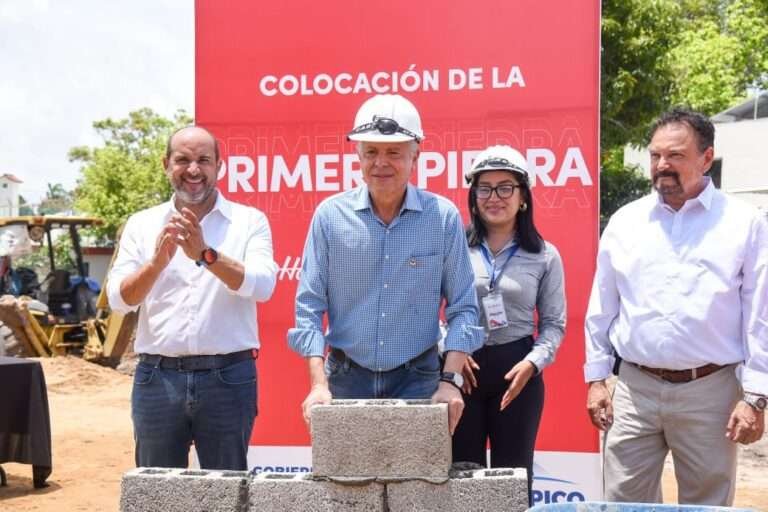 Coloca Chucho Nader Primera Piedra de Cadena Restaurantera Tim Hortons en Tampico
