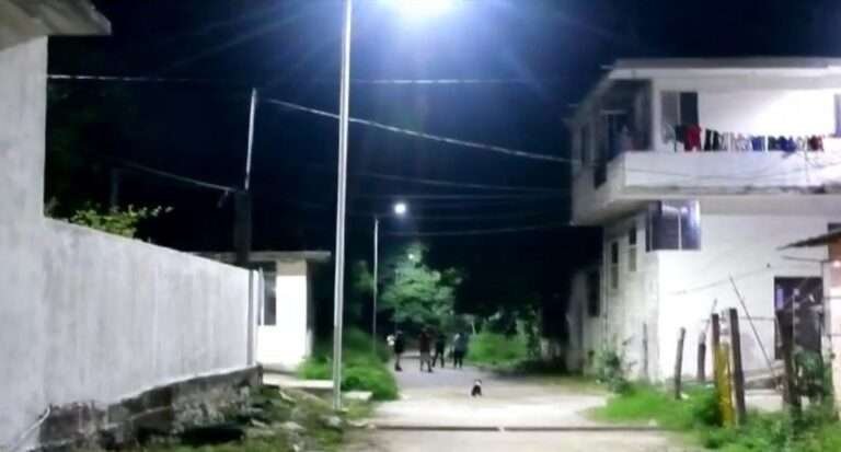 Siguen mejorando el alumbrado público en Tantoyuca