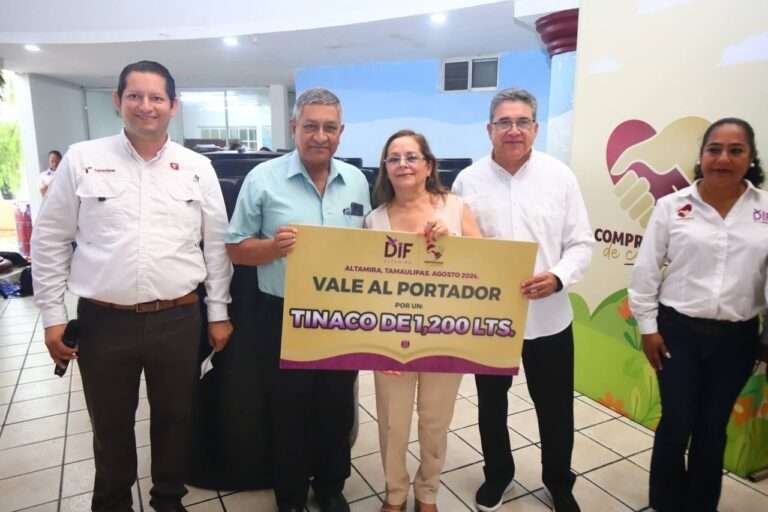 BENEFICIA DIF Y GOBIERNO DE ALTAMIRA A FAMILIAS CON ENTREGA DE TINACOS 