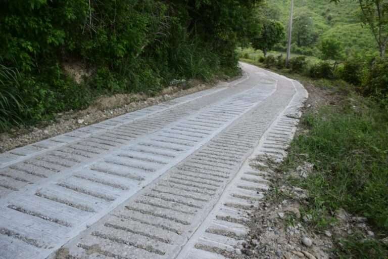 En Tantoyuca se siguen entregando mejores caminos rurales