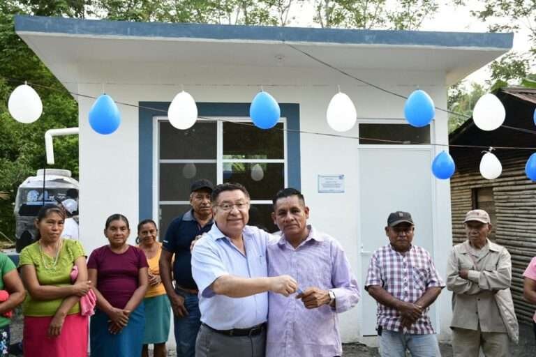 Inaugura alcalde JGA más cuartos dormitorio en la zona rural