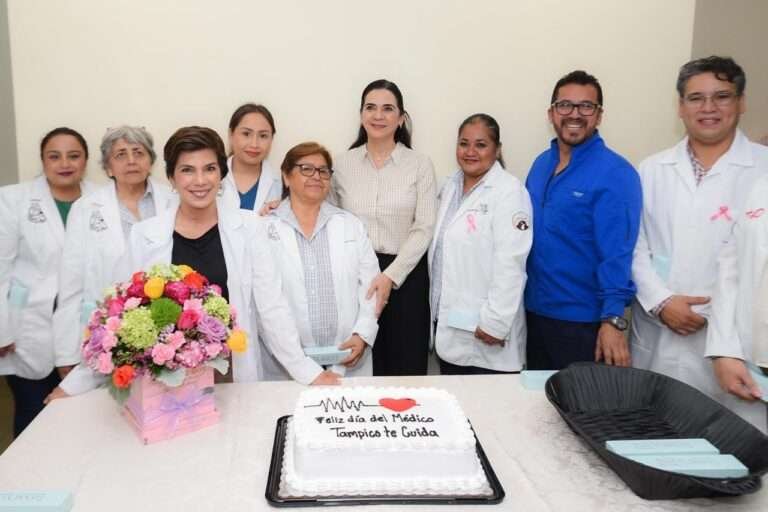 Reconoce Mónica Villarreal a los Profesionales Médicos en su Día