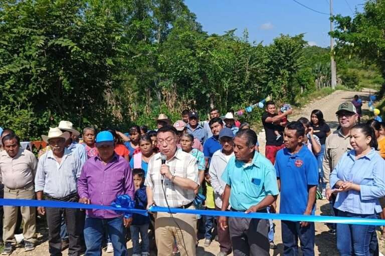 Inaugura JGA obra de mejoramiento de camino en la localidad Placetas Laja II