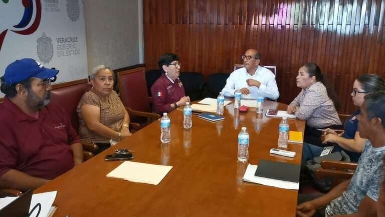 Ayuntamiento de Pueblo Viejo y el IVEA trabajan para erradicar con el rezago educativo