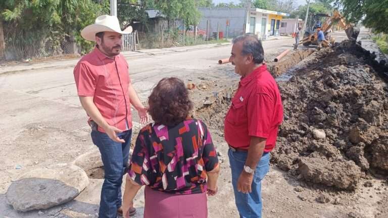 Haciendo Equipo para Transformar González: Comapa y Gobierno Municipal atienden problemática en red de drenaje.