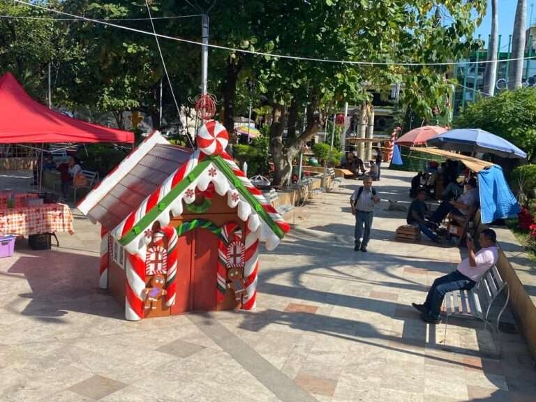 Los adornos del parque son de todos y piden cuidarlos