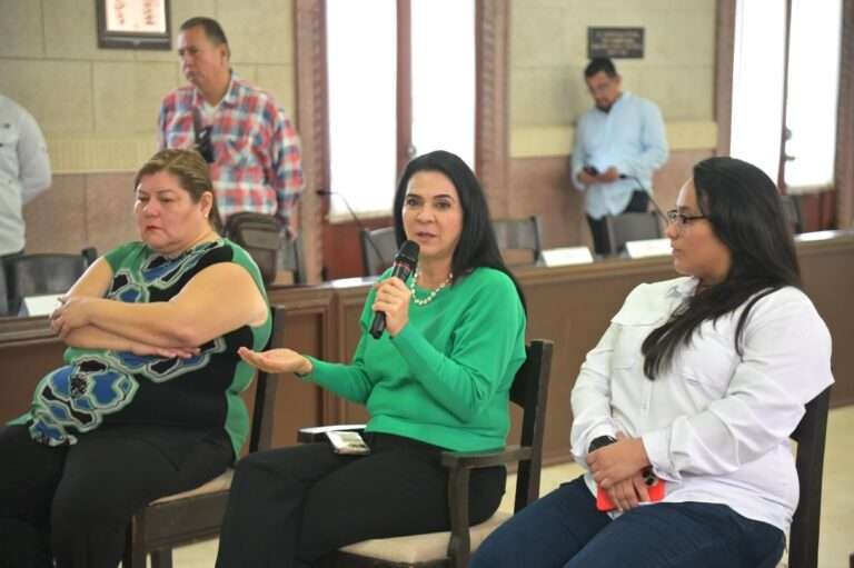 Respalda Mónica Villarreal Actividad Económica de Pequeños Comerciantes