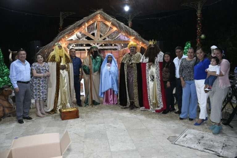 POR EL DÍA DE REYES FESTEJAN A LOS NIÑOS DE TANTOYUCA