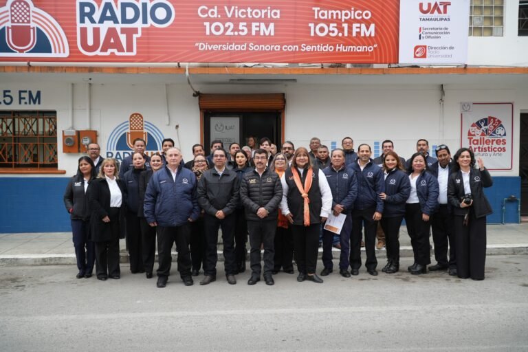 Preside rector Dámaso Anaya celebración del 33 aniversario de Radio UAT