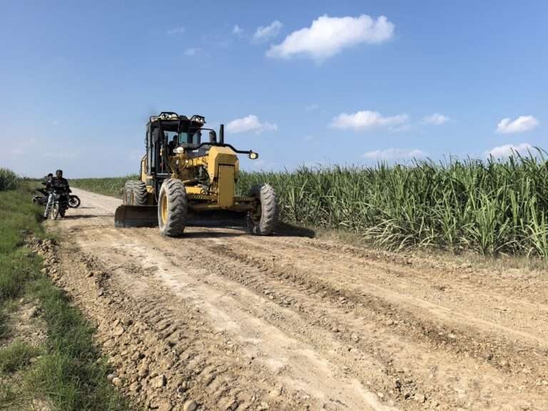 Gobierno de Pánuco continúa con la rehabilitación de caminos rurales 