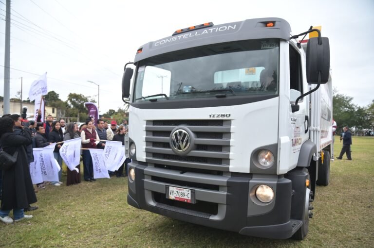 Entrega Mónica Villarreal Seis Nuevos Camiones Recolectores de Basura