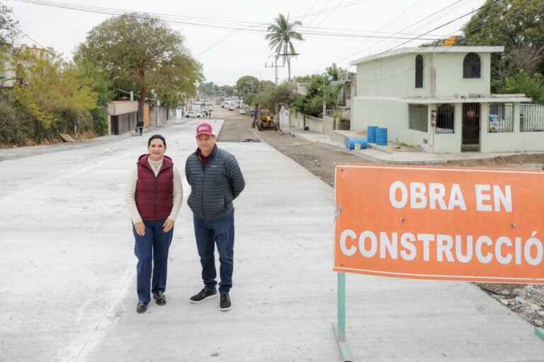 Supervisa Mónica Villarreal Importante Obra de Pavimentación en la Zona Norte