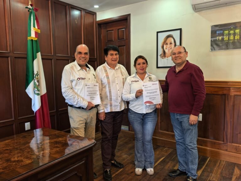 Entrega Óscar Guzmán Nuevos Nombramientos a Funcionarios Municipales