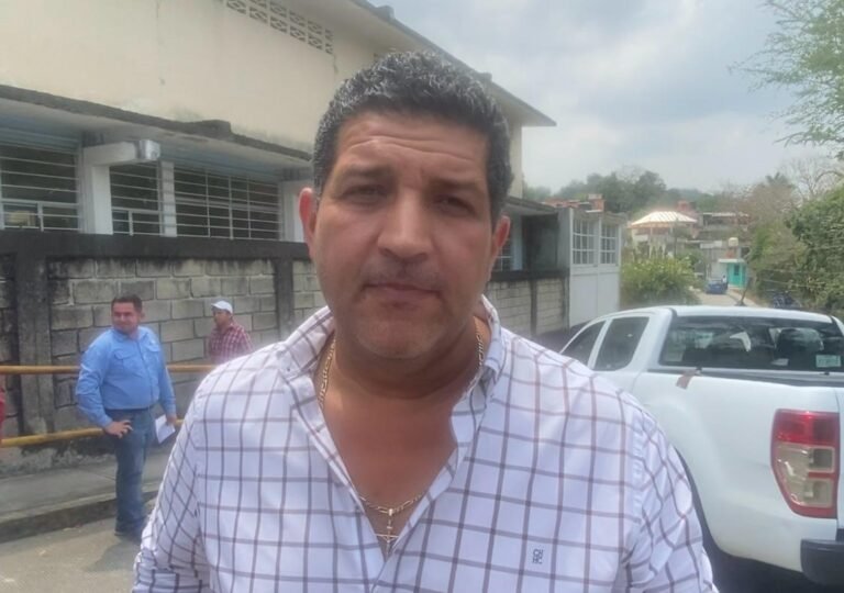 Gestiona Guilebaldo Flores obras en materia educativa para Platón Sánchez