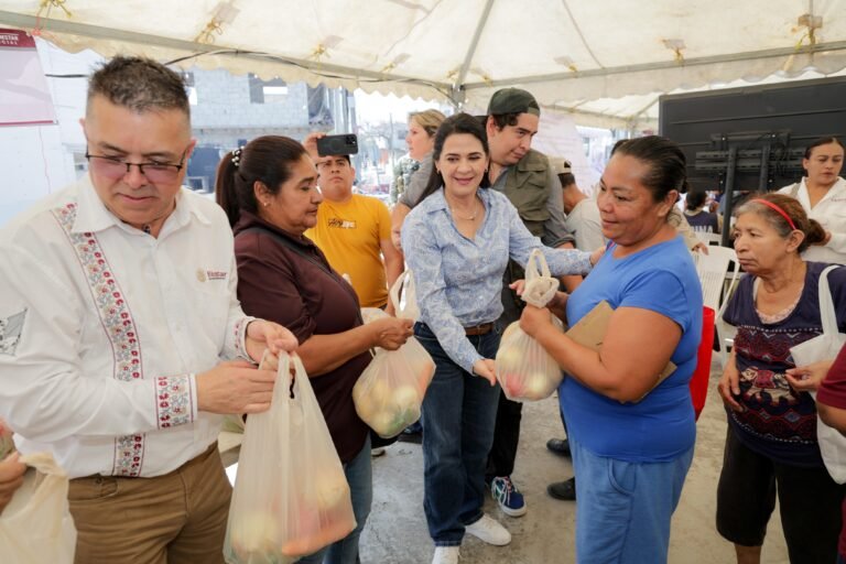 Beneficia Mónica Villarreal a Vecinos de la Colonia Vicente Guerrero con Jornada del Bienestar
