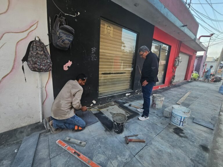 Moderniza Gobierno de Altamira banquetas en la Zona Centro de la ciudad