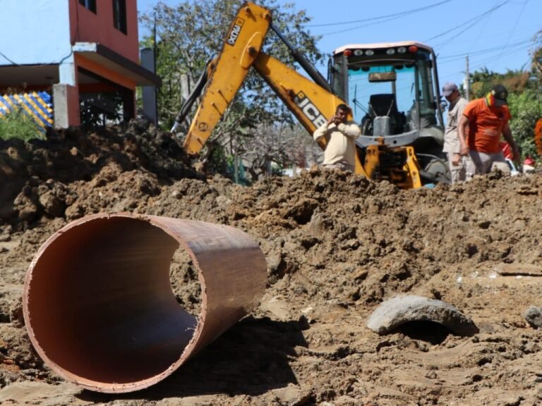 Lleva a cabo COMAPA Altamira reparación de líneas de drenaje