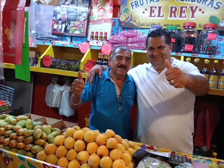 Locatarios del mercado municipal de Naranjos comprometen su voto por Rafael Soria