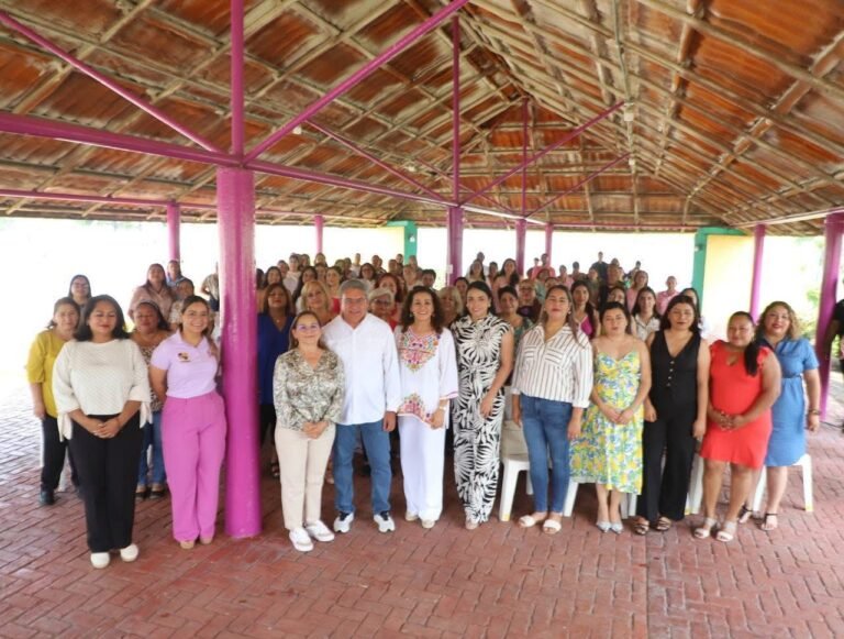 Reconoce Armando Martínez a maestras y maestros altamirenses
