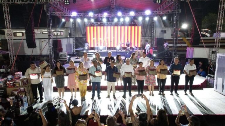 Altamira celebra a las y los docentes en su día con emotivo homenaje