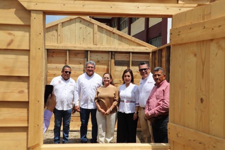 Recibe DIF Altamira casa prefabricada por parte del ITACE