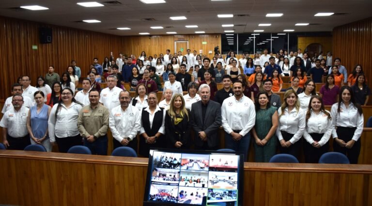 Entrega la UAT becas de excelencia y labor humanista a sus estudiantes
