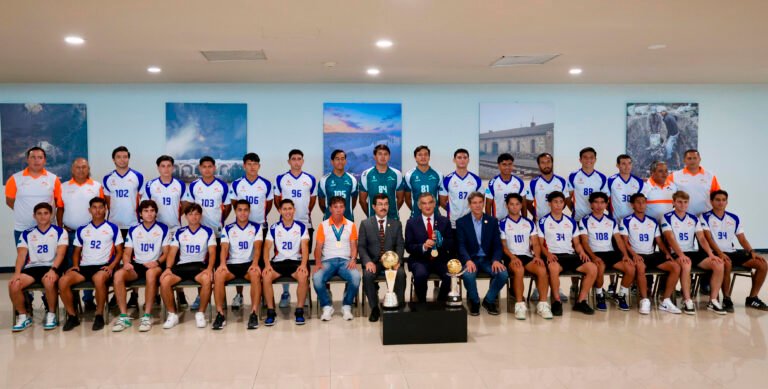 Felicita Américo Villarreal a Correcaminos Premier por poner en alto a Tamaulipas y a la UAT