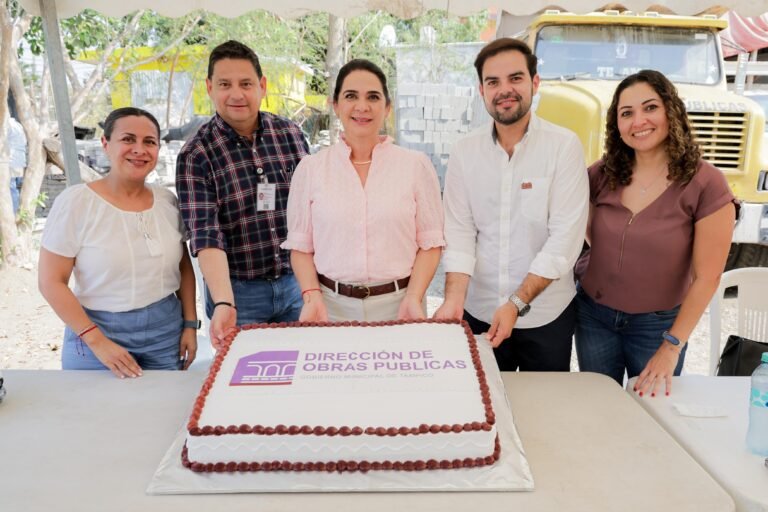 Reconoce Mónica Villarreal labor del personal de Obras Públicas en el marco del Día de la Santa Cruz