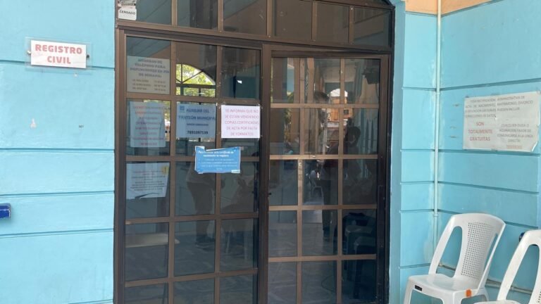 Por fallas en internet se queda sin servicio el Registro Civil