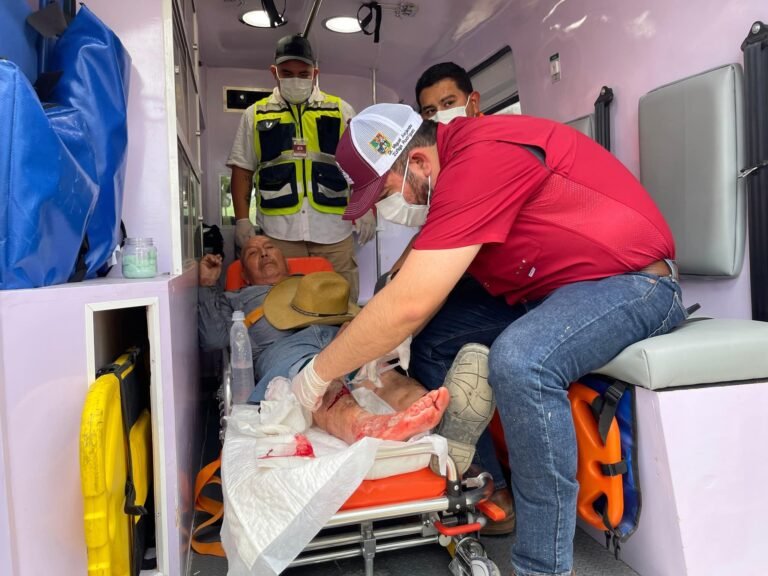 Presidente Municipal de González Brinda Atención Médica en Incidente Durante Evento Comunitario