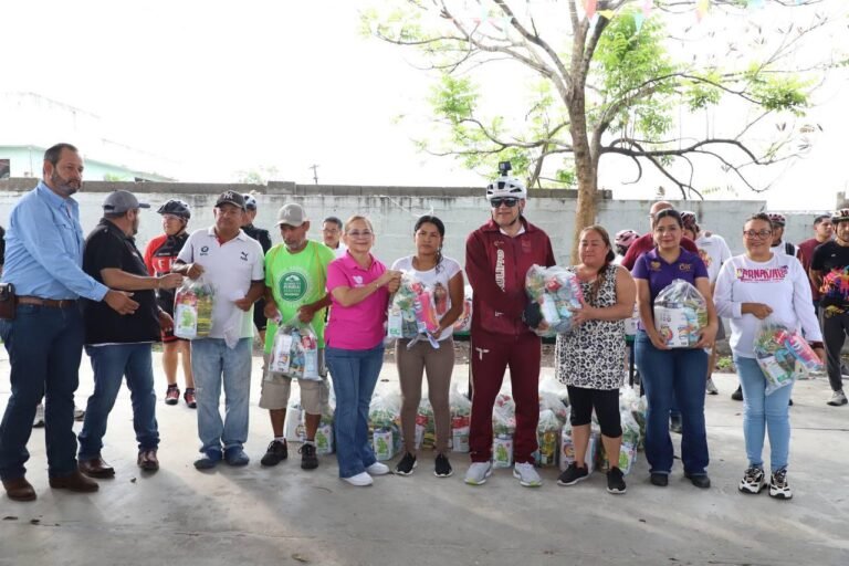 Beneficia Armando Martínez con apoyos alimenticios a comunidad pesquera de Altamira