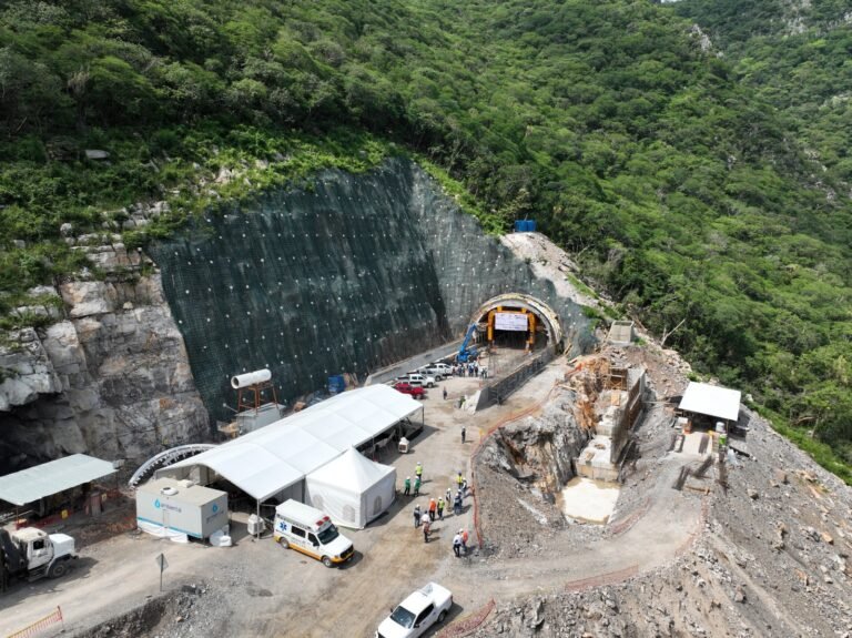 Américo Villarreal impulsa infraestructura verde: concreto ecológico y reforestación en carretera Mante–Ocampo–Tula