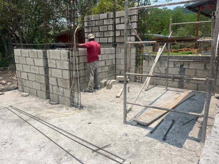 Construye Ayuntamiento de Tantoyuca comedor escolar en primaria de Coralillo Galera