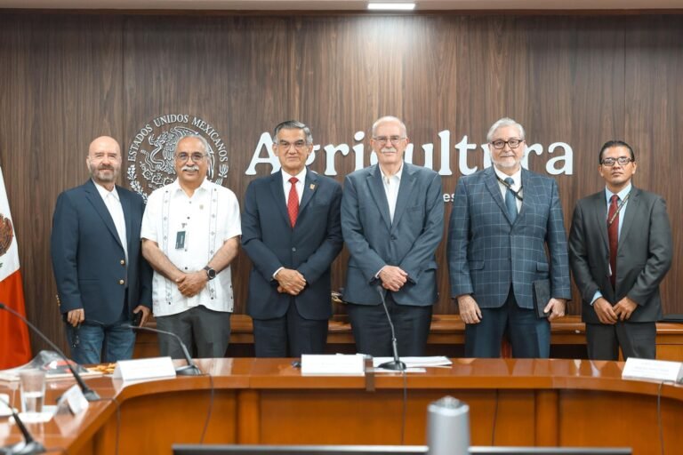 Acuerda Américo con SADER apoyos para productores de sorgo y maíz