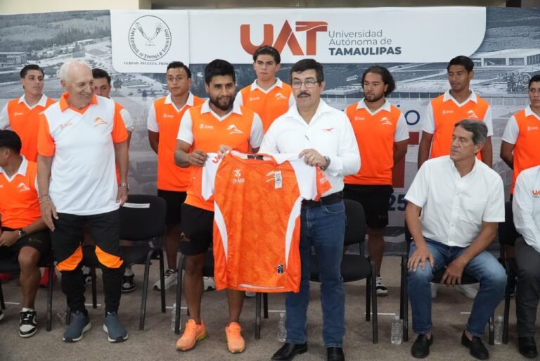Rector de la UAT presenta oficialmente al equipo Correcaminos para el Torneo Apertura 2025 de la Liga de Expansión