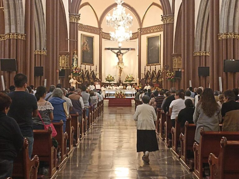 Arquidiócesis de Xalapa denuncia abandono en salud y pobreza en México