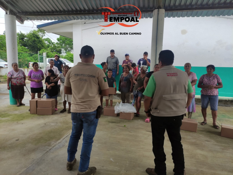 Entregan apoyos a damnificados en Tempoal