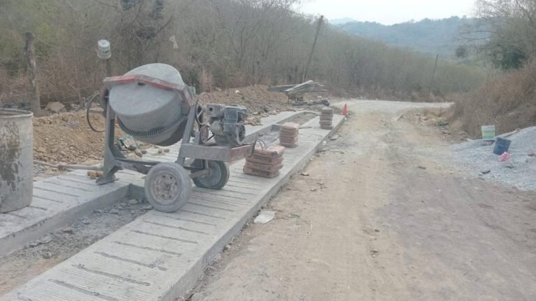 Se rehabilitan más caminos rurales en Tantoyuca