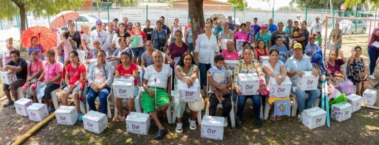 Entrega Rossy Luque apoyos alimenticios a población vulnerable