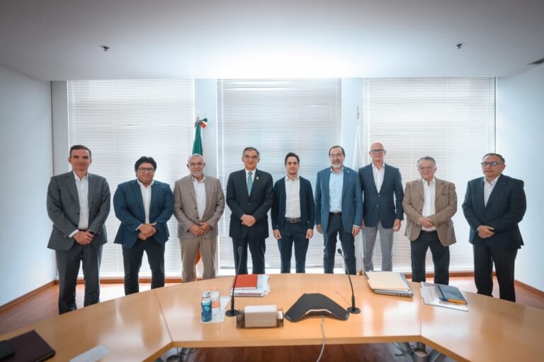 Gestiona gobernador de Tamaulipas, con Banobras, recursos para carreteras, puentes y Puerto del Norte