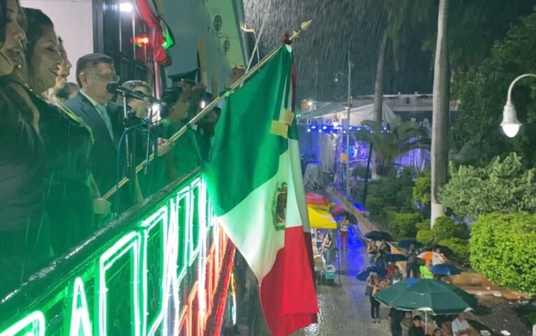 La lluvia no impidió el Grito de Independencia en Tantoyuca