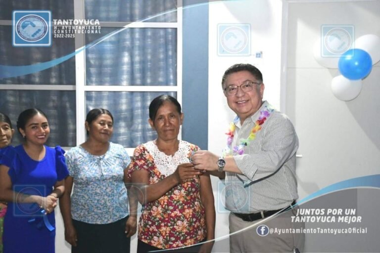 Ayuntamiento transforma vidas con entrega de cuartos dormitorio en Tantoyuca