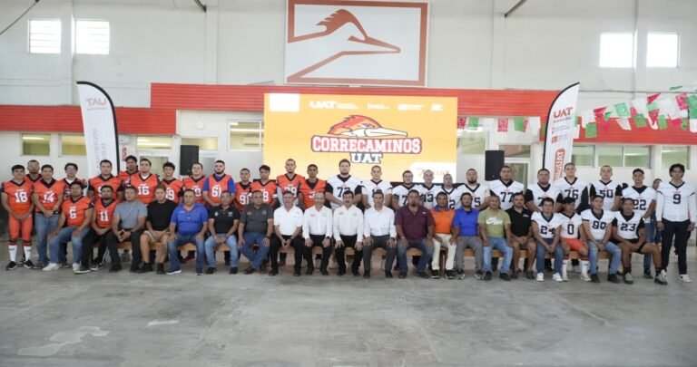 Entrega rector uniformes a Correcaminos UAT de la Liga Mayor ONEFA